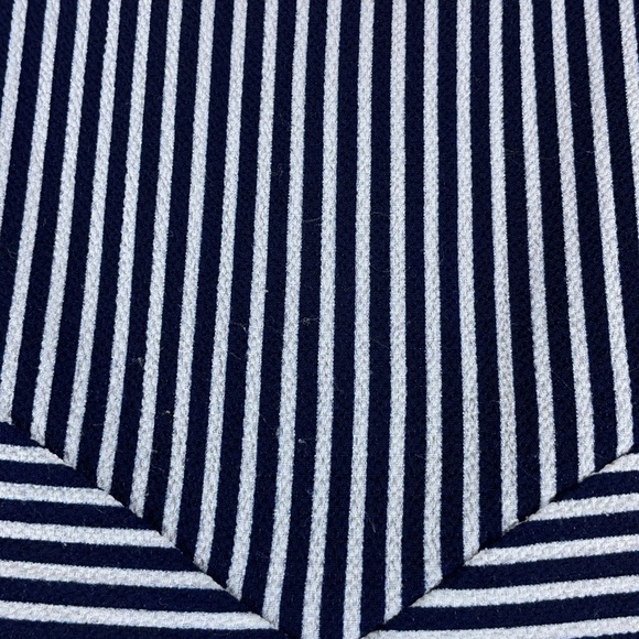 Monteau Sleeveless Blouse with Center Pleat and Keyhole in Back - Size XL - Picture 3 of 10